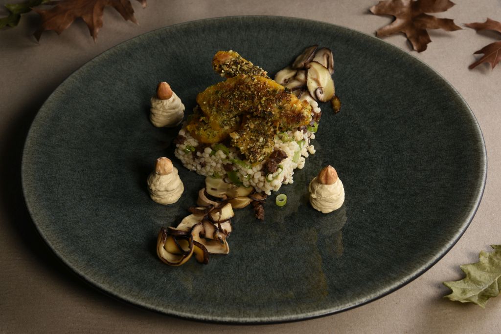 Kürbisschnitzel mit Perlgraupen und Rübenkraut-Joghurt – Die GenussJäger